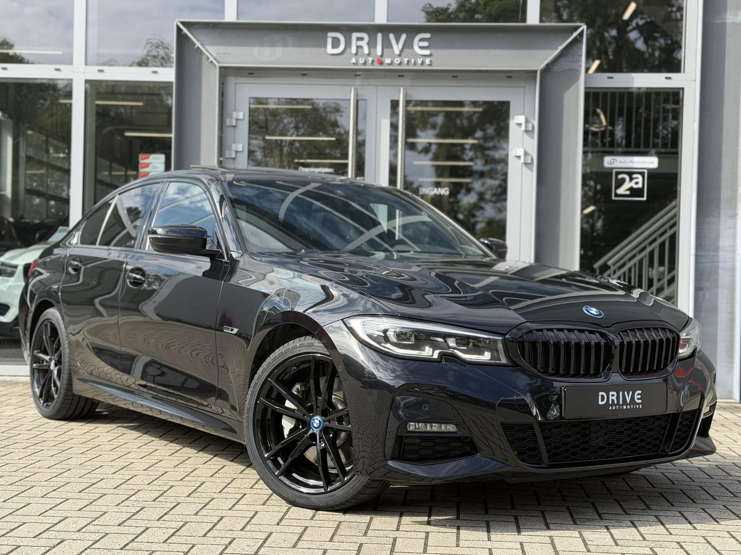BMW 3-serie 330e High Ex. M-Sport |Schuif/kantel|Leer|Trekhaak|19"