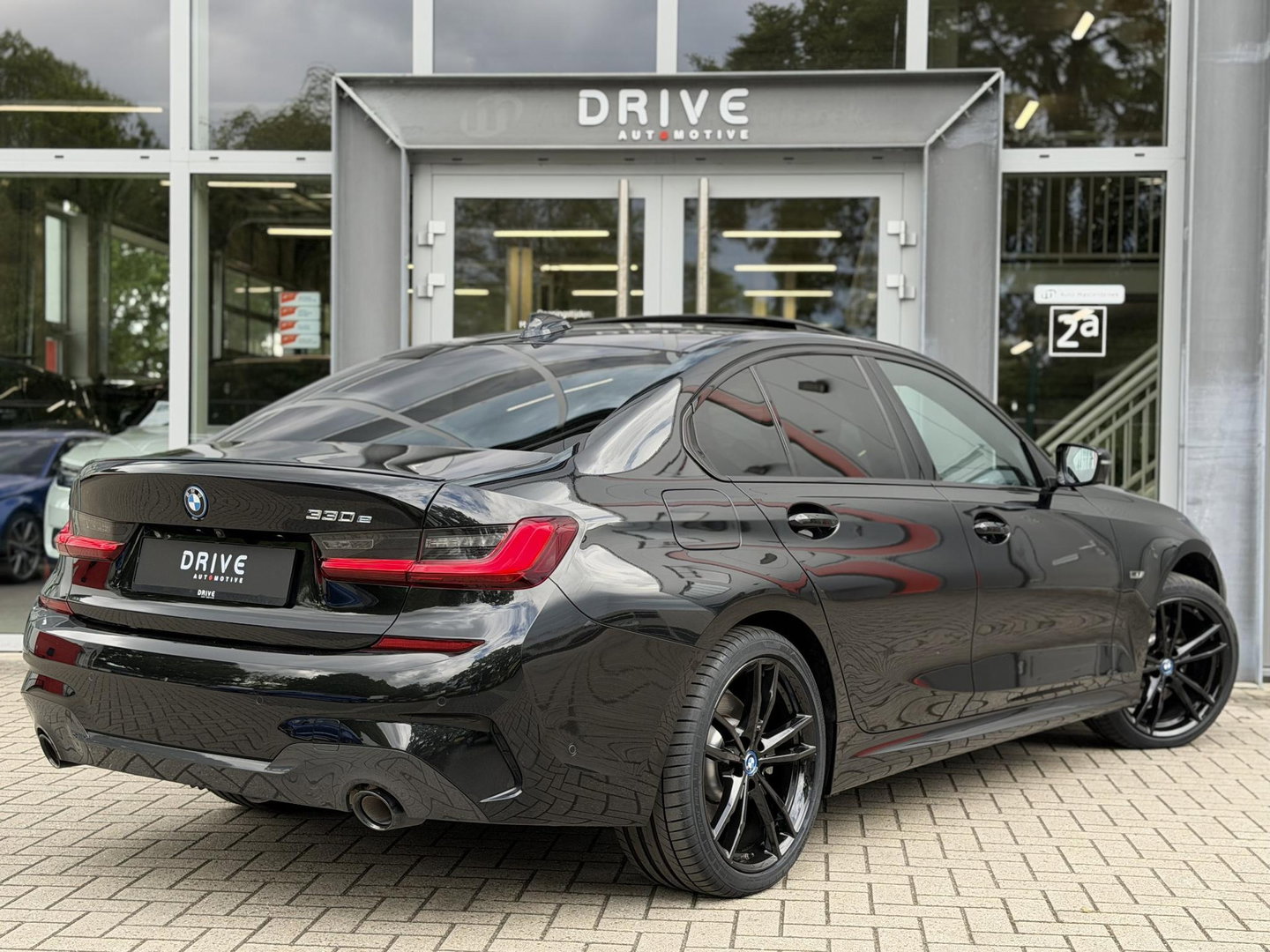 BMW 3-serie 330e High Ex. M-Sport |Schuif/kantel|Leer|Trekhaak|19"