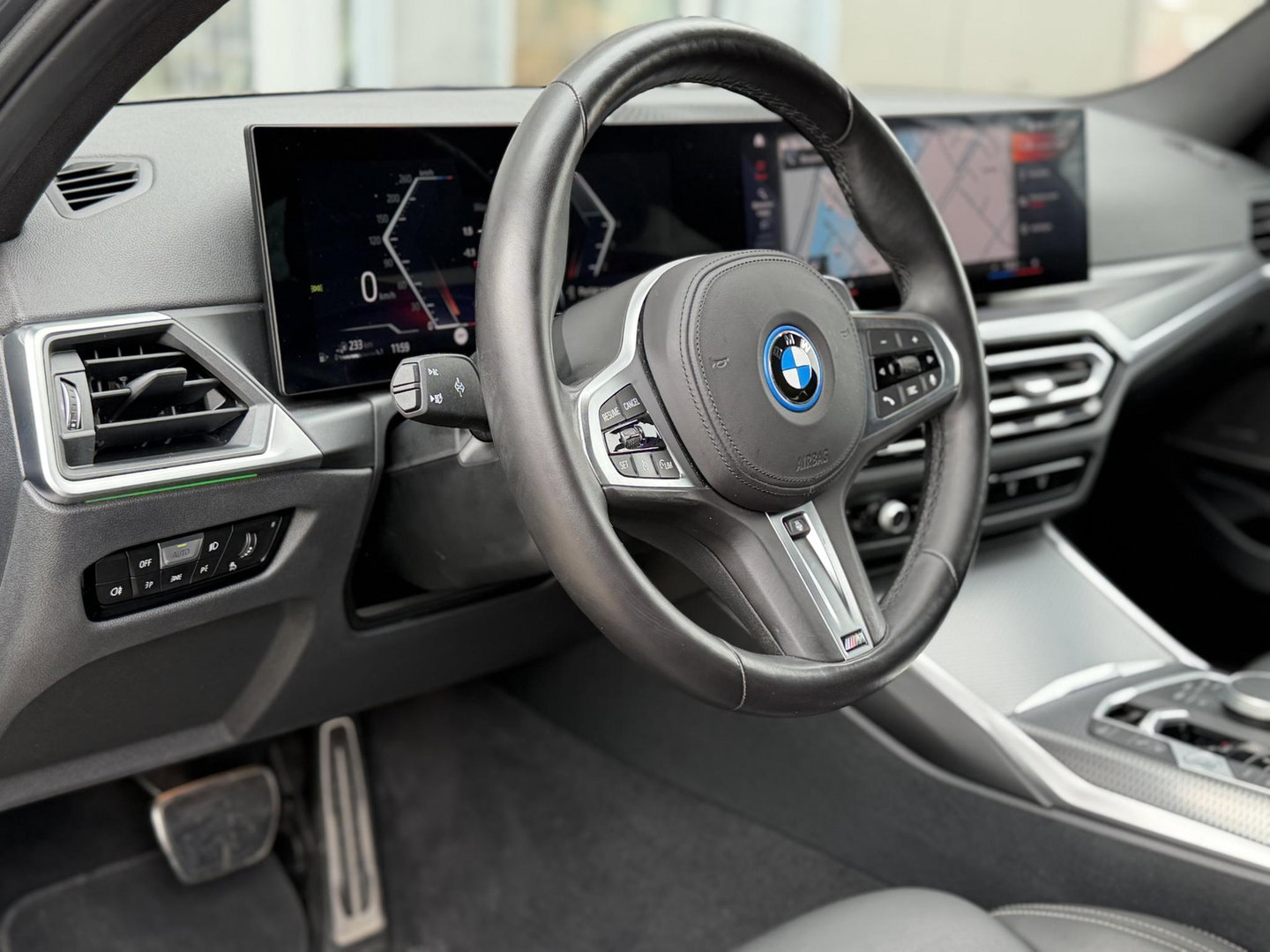 BMW 3 Serie Touring 330e LCI High Ex. M-Sport Pro |Individual leer|Pano|H/K|Memory|19"|Trekhaak|Dravit