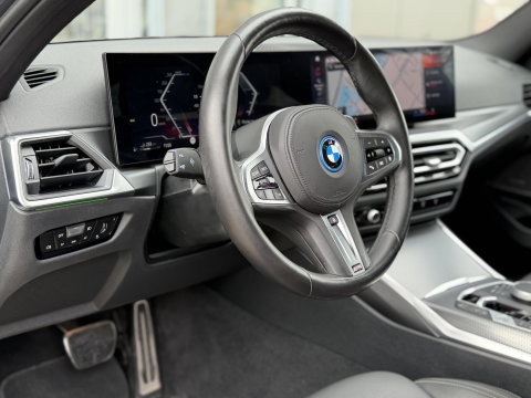 BMW 3 Serie Touring 330e LCI High Ex. M-Sport Pro |Individual leer|Pano|H/K|Memory|19"|Trekhaak|Dravit