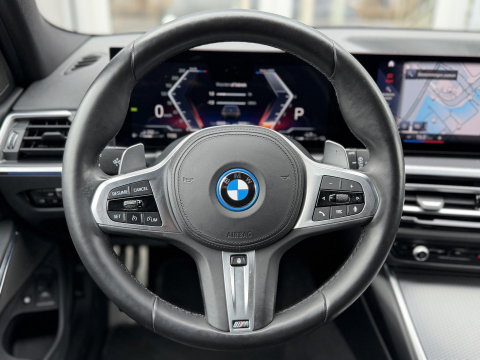BMW 3 Serie Touring 330e LCI High Ex. M-Sport Pro |Individual leer|Pano|H/K|Memory|19"|Trekhaak|Dravit