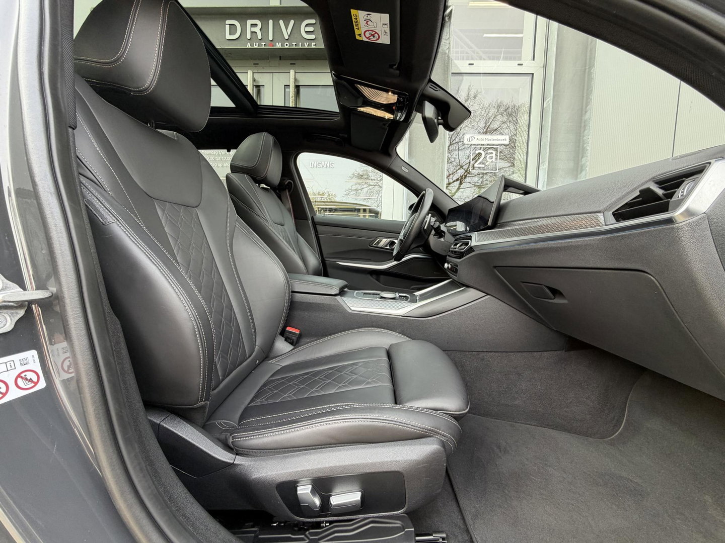 BMW 3 Serie Touring 330e LCI High Ex. M-Sport Pro |Individual leer|Pano|H/K|Memory|19"|Trekhaak|Dravit