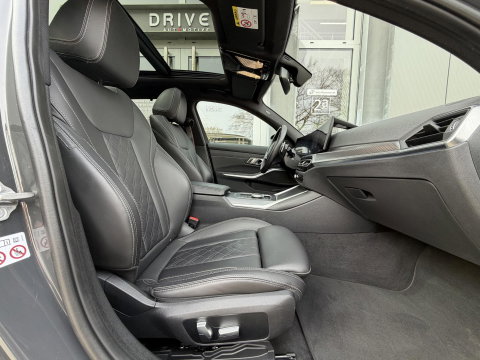 BMW 3 Serie Touring 330e LCI High Ex. M-Sport Pro |Individual leer|Pano|H/K|Memory|19"|Trekhaak|Dravit