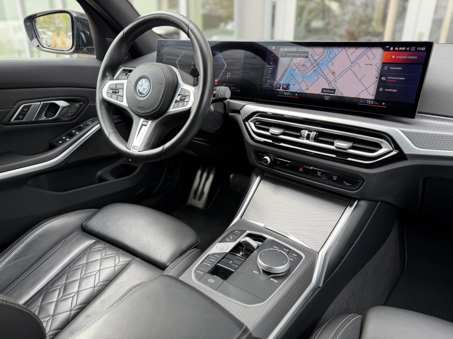 BMW 3 Serie Touring 330e LCI High Ex. M-Sport Pro |Individual leer|Pano|H/K|Memory|19"|Trekhaak|Dravit