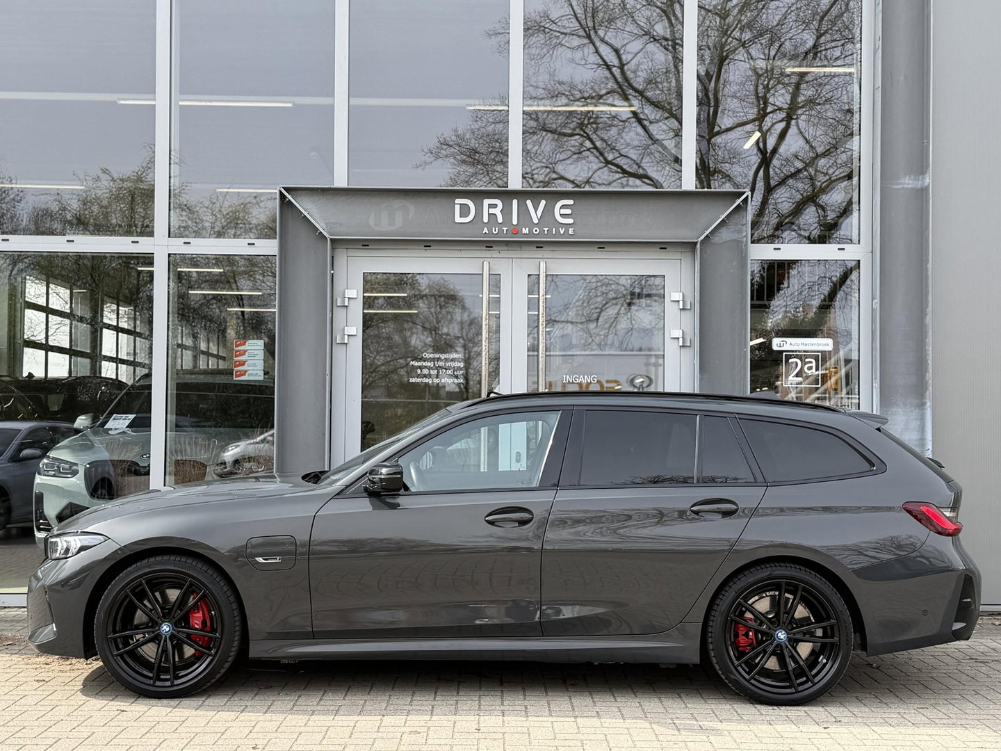 BMW 3 Serie Touring 330e LCI High Ex. M-Sport Pro |Individual leer|Pano|H/K|Memory|19"|Trekhaak|Dravit