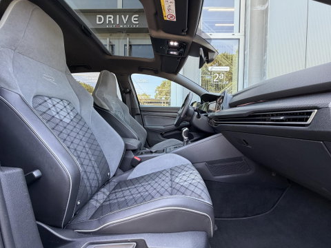 Volkswagen Golf 1.5 TSI 150PK Highline Business R-Line |Pano|H/K|ACC|HUD|19"|Trekhaak