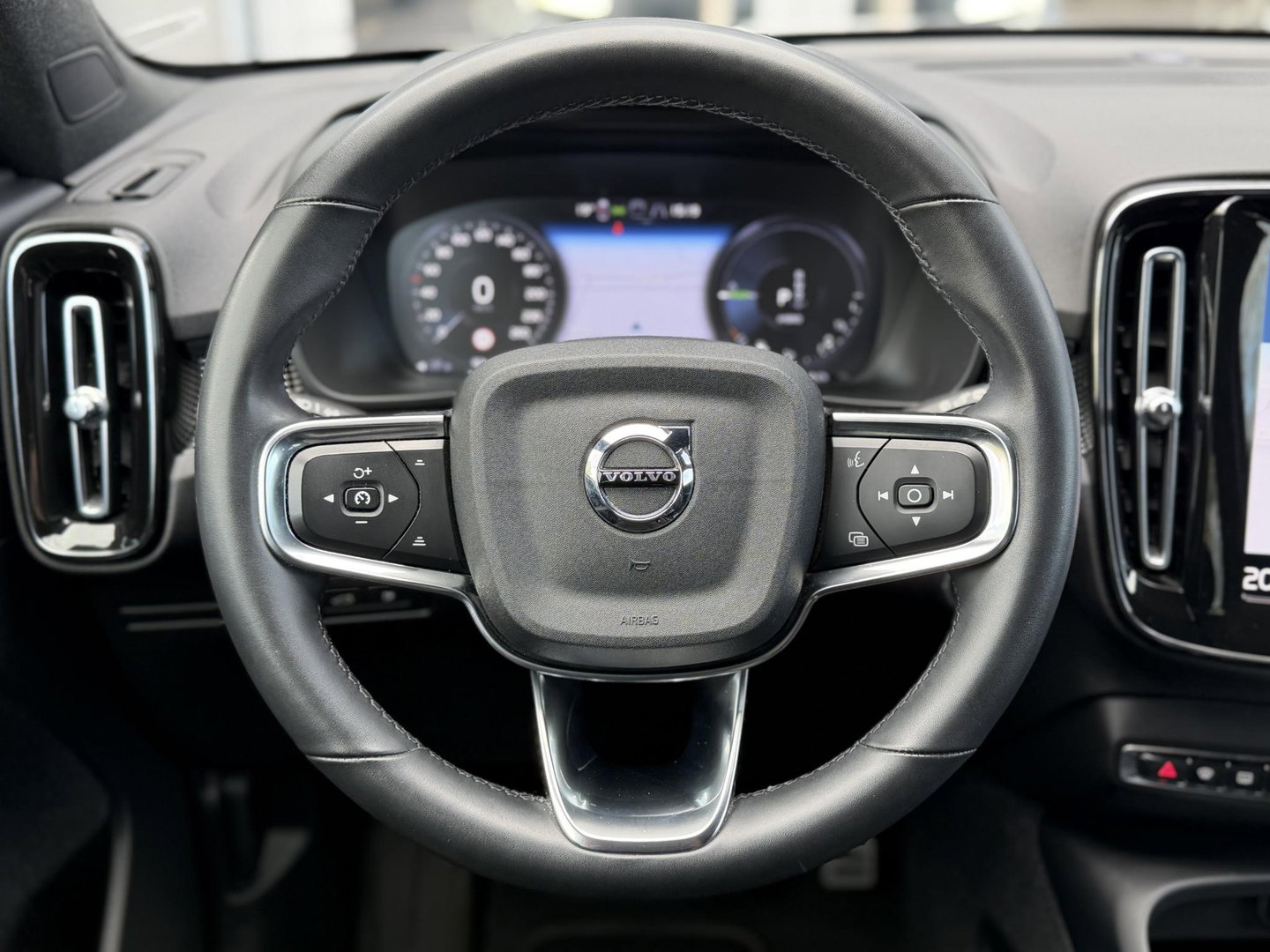 Volvo XC40 1.5 T4 210PK Recharge R-Design |H/K|AutoPilot|Winterpakket|Cam