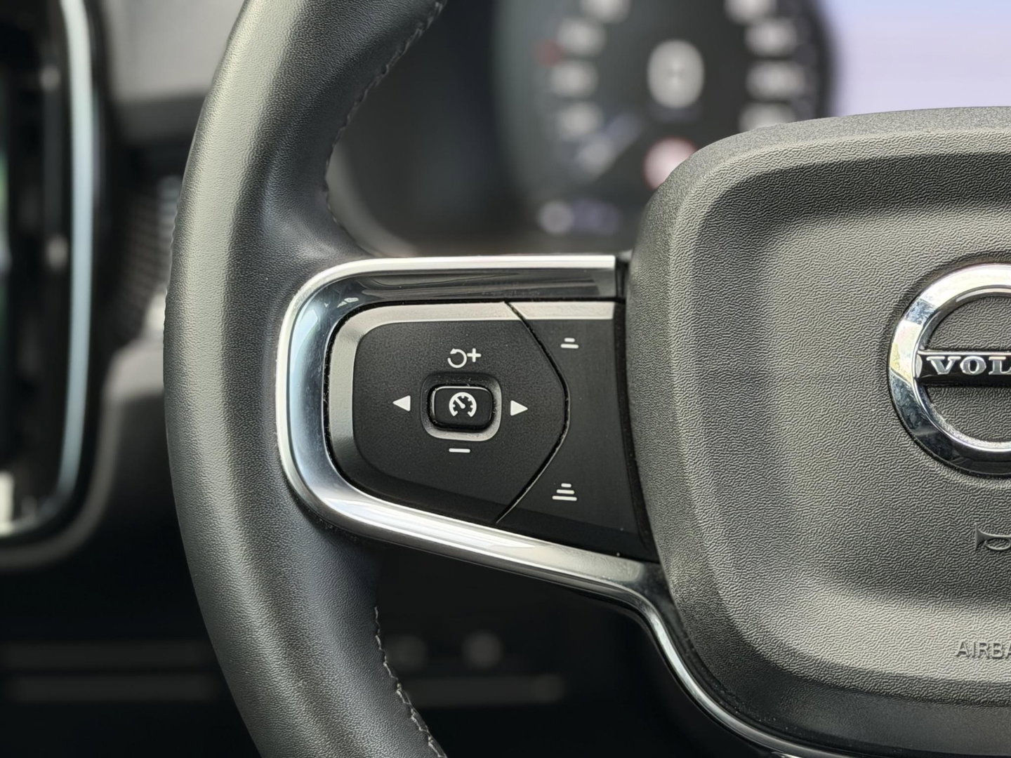 Volvo XC40 1.5 T4 210PK Recharge R-Design |H/K|AutoPilot|Winterpakket|Cam