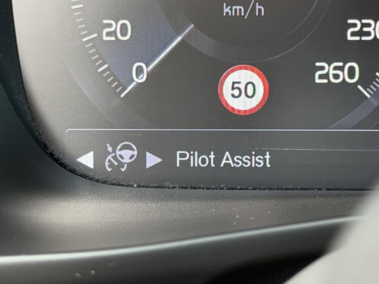 Volvo XC40 1.5 T4 210PK Recharge R-Design |H/K|AutoPilot|Winterpakket|Cam