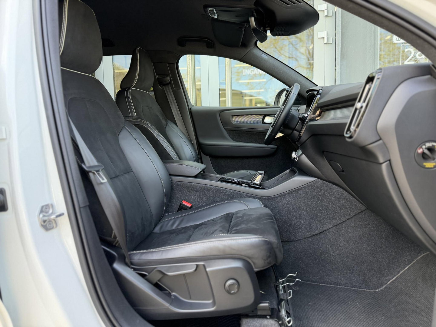 Volvo XC40 1.5 T4 210PK Recharge R-Design |H/K|AutoPilot|Winterpakket|Cam