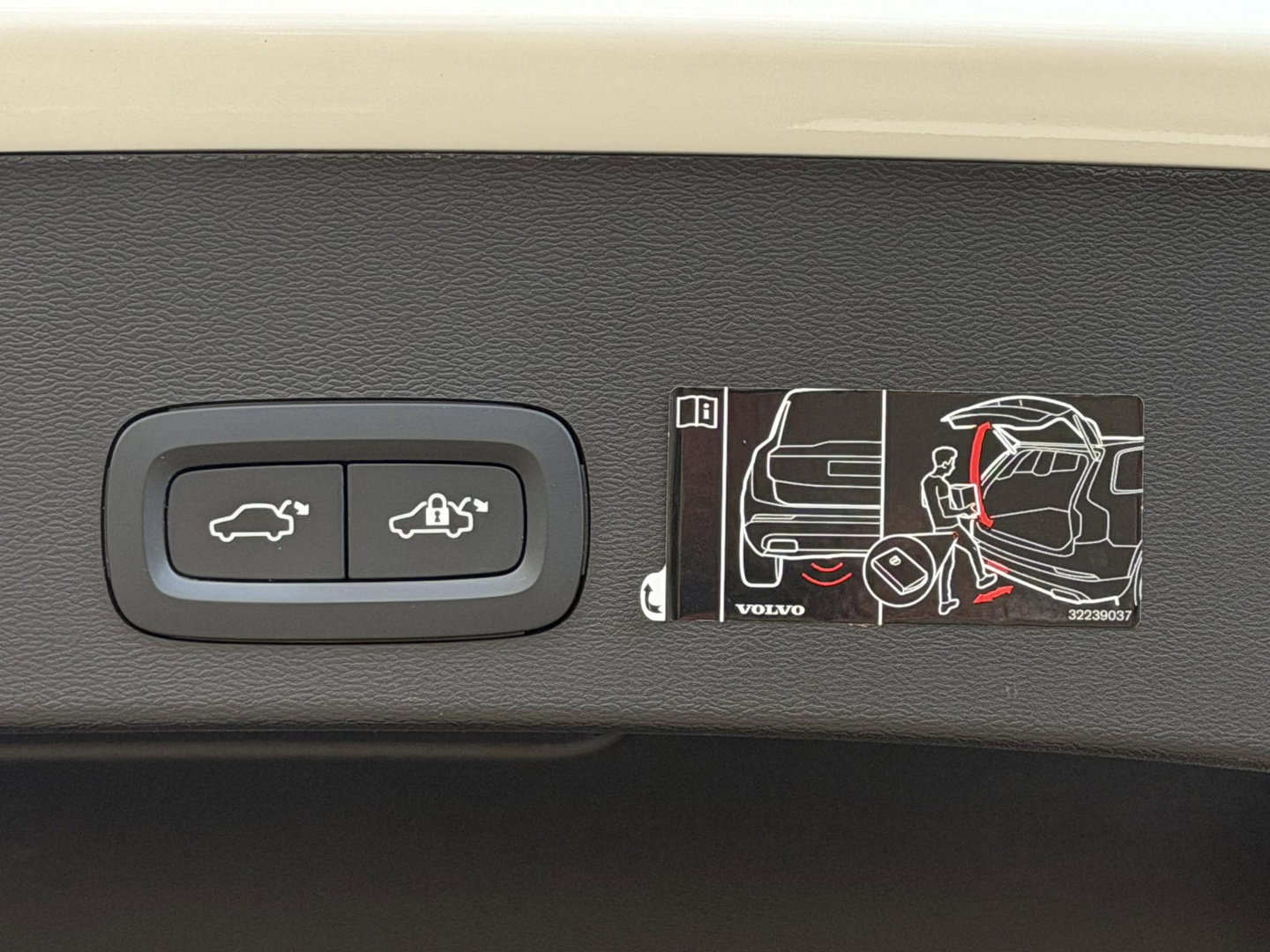 Volvo XC40 1.5 T4 210PK Recharge R-Design |H/K|AutoPilot|Winterpakket|Cam