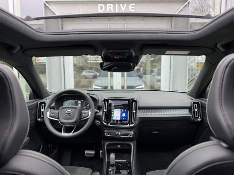 Volvo XC40 1.5 T4 210PK Recharge R-Design |Pano|H/K|Winterpakket|360Cam|Trekhaak