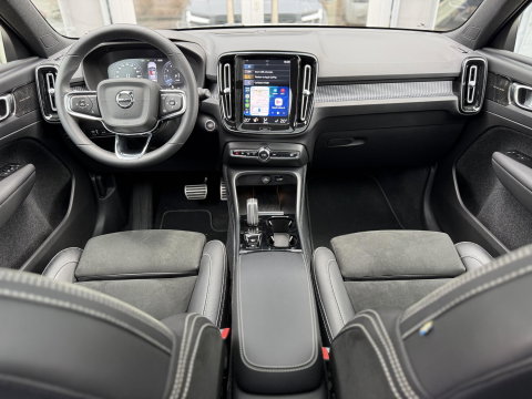 Volvo XC40 1.5 T4 210PK Recharge R-Design |Pano|H/K|Winterpakket|360Cam|Trekhaak
