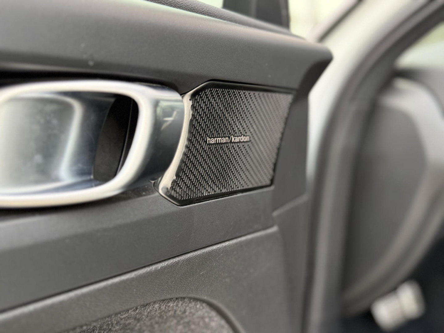 Volvo XC40 1.5 T4 210PK Recharge R-Design |Pano|H/K|Winterpakket|360Cam|Trekhaak