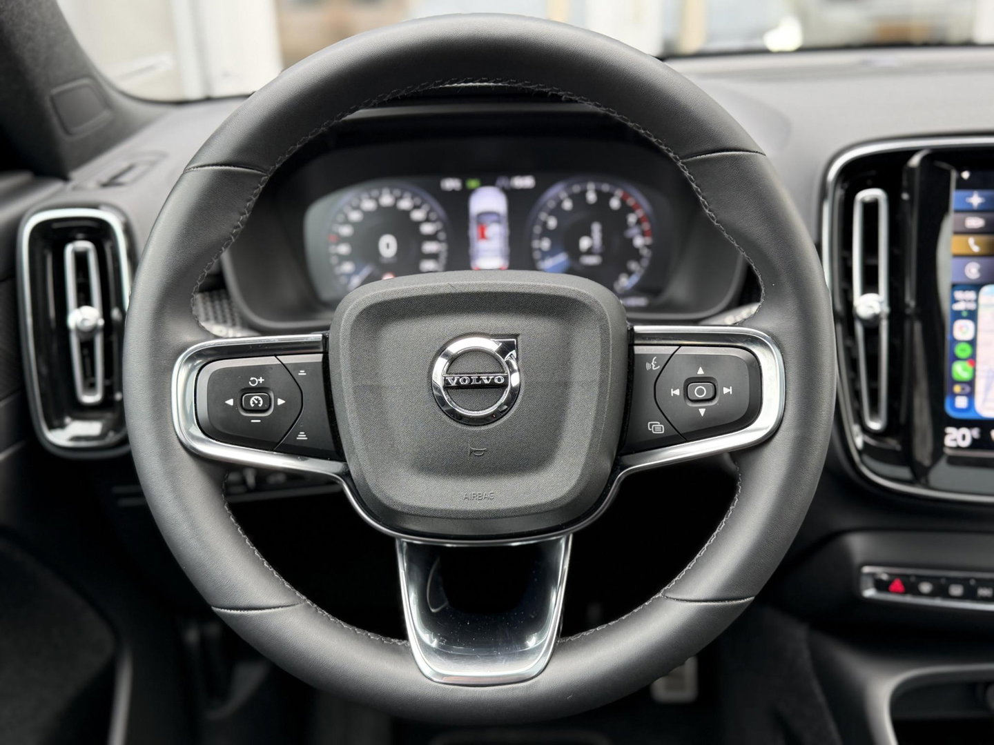 Volvo XC40 1.5 T4 210PK Recharge R-Design |Pano|H/K|Winterpakket|360Cam|Trekhaak