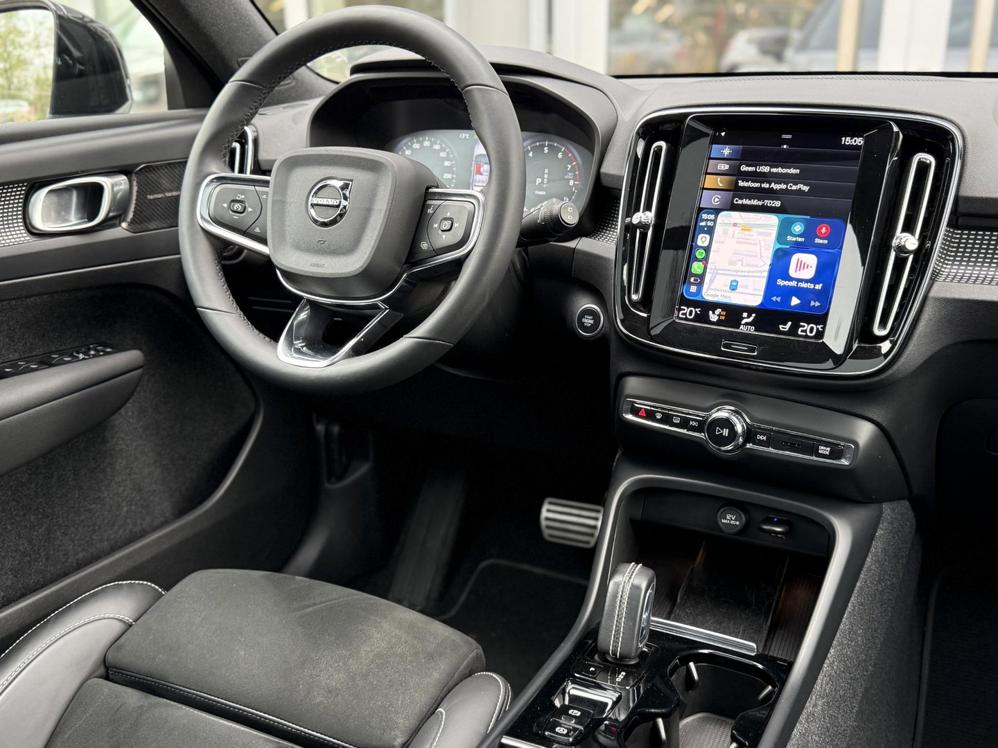 Volvo XC40 1.5 T4 210PK Recharge R-Design |Pano|H/K|Winterpakket|360Cam|Trekhaak