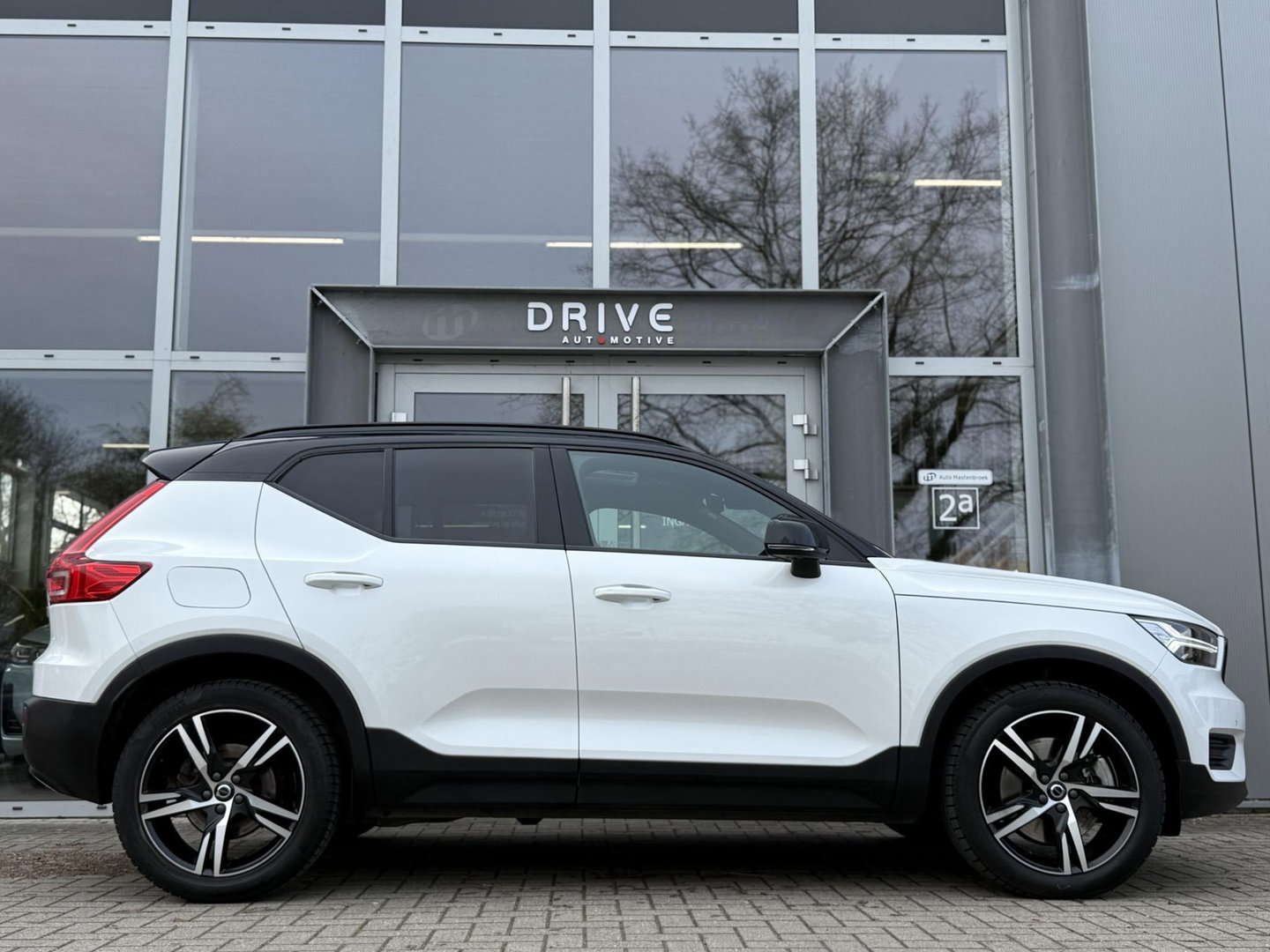 Volvo XC40 1.5 T4 210PK Recharge R-Design |Pano|H/K|Winterpakket|360Cam|Trekhaak