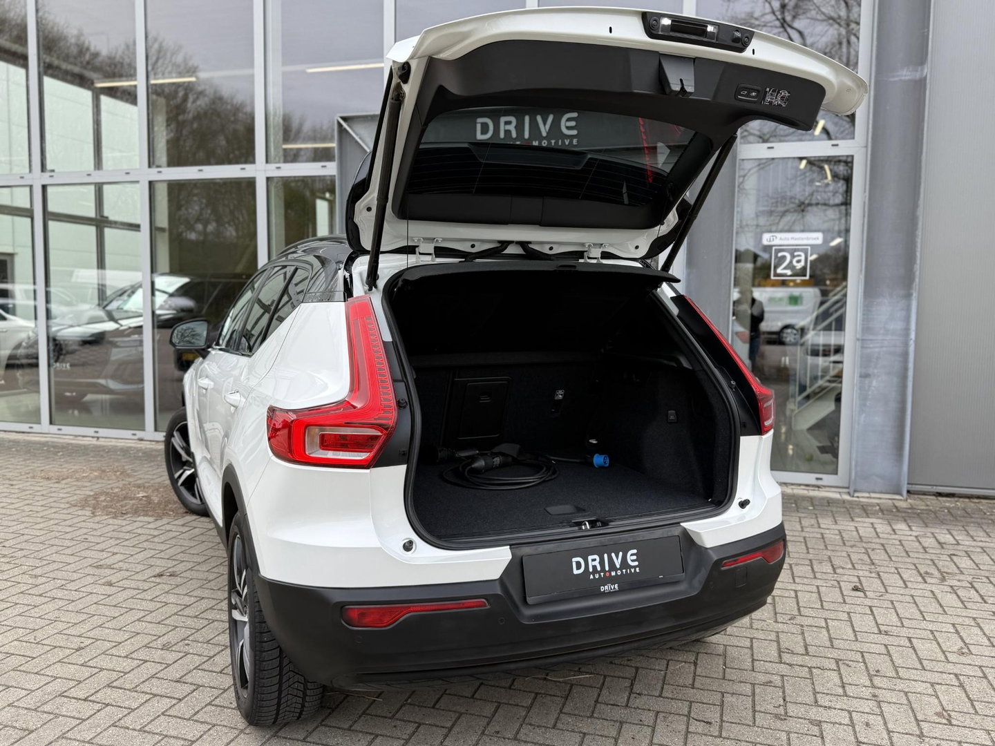 Volvo XC40 1.5 T4 210PK Recharge R-Design |Pano|H/K|Winterpakket|360Cam|Trekhaak