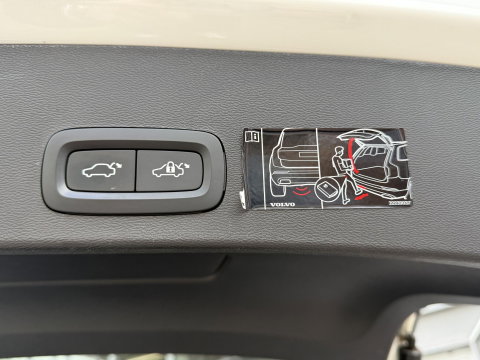 Volvo XC40 1.5 T4 210PK Recharge R-Design |Pano|H/K|Winterpakket|360Cam|Trekhaak