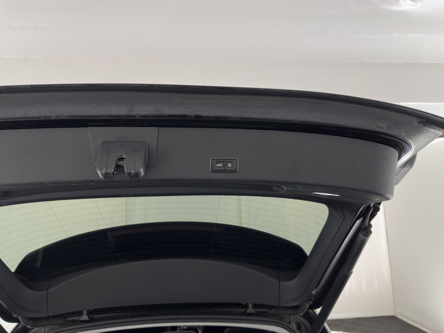 Audi e-tron 55 Quattro Advanced 95 kWh [ 3-Fase-11kW ] {SoH-91%} (INCL-BTW) *PANO | LEATHER | BANG&OLUFSEN | VIRTUAL-MIRRORS | HEAD-UP |  ADAPTIVE-CRUISE | FULL-LED | DIGI-COCKPIT | KEYLESS | MEMORY-PACK | TOPVIEW | HEATED-SPORTSEATS |  22''ALU*