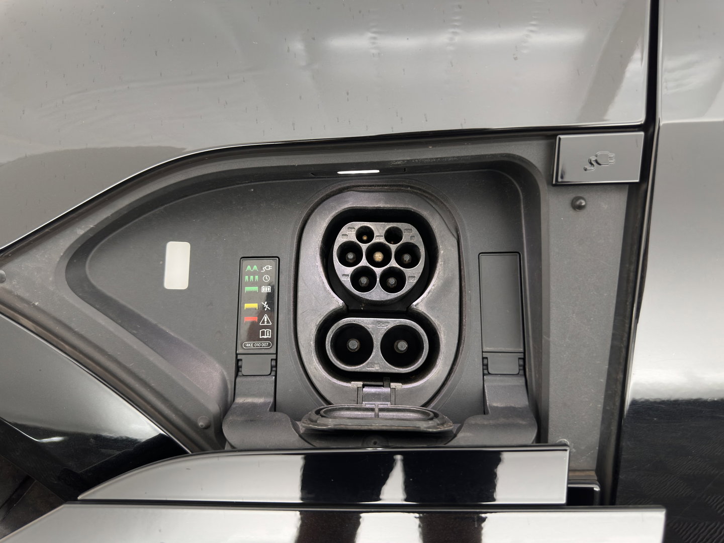Audi e-tron 55 Quattro Advanced 95 kWh [ 3-Fase-11kW ] {SoH-91%} (INCL-BTW) *PANO | LEATHER | BANG&OLUFSEN | VIRTUAL-MIRRORS | HEAD-UP |  ADAPTIVE-CRUISE | FULL-LED | DIGI-COCKPIT | KEYLESS | MEMORY-PACK | TOPVIEW | HEATED-SPORTSEATS |  22''ALU*