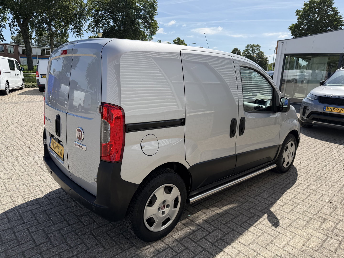 Fiat Fiorino 1.3 MJ Adventure / vaste prijs rijklaar € 9.950 ex btw / lease vanaf € 168 / euro 6 / bpm vrij / zilver metallic / airco / cruise / navi / schuifdeur / pdc achter !