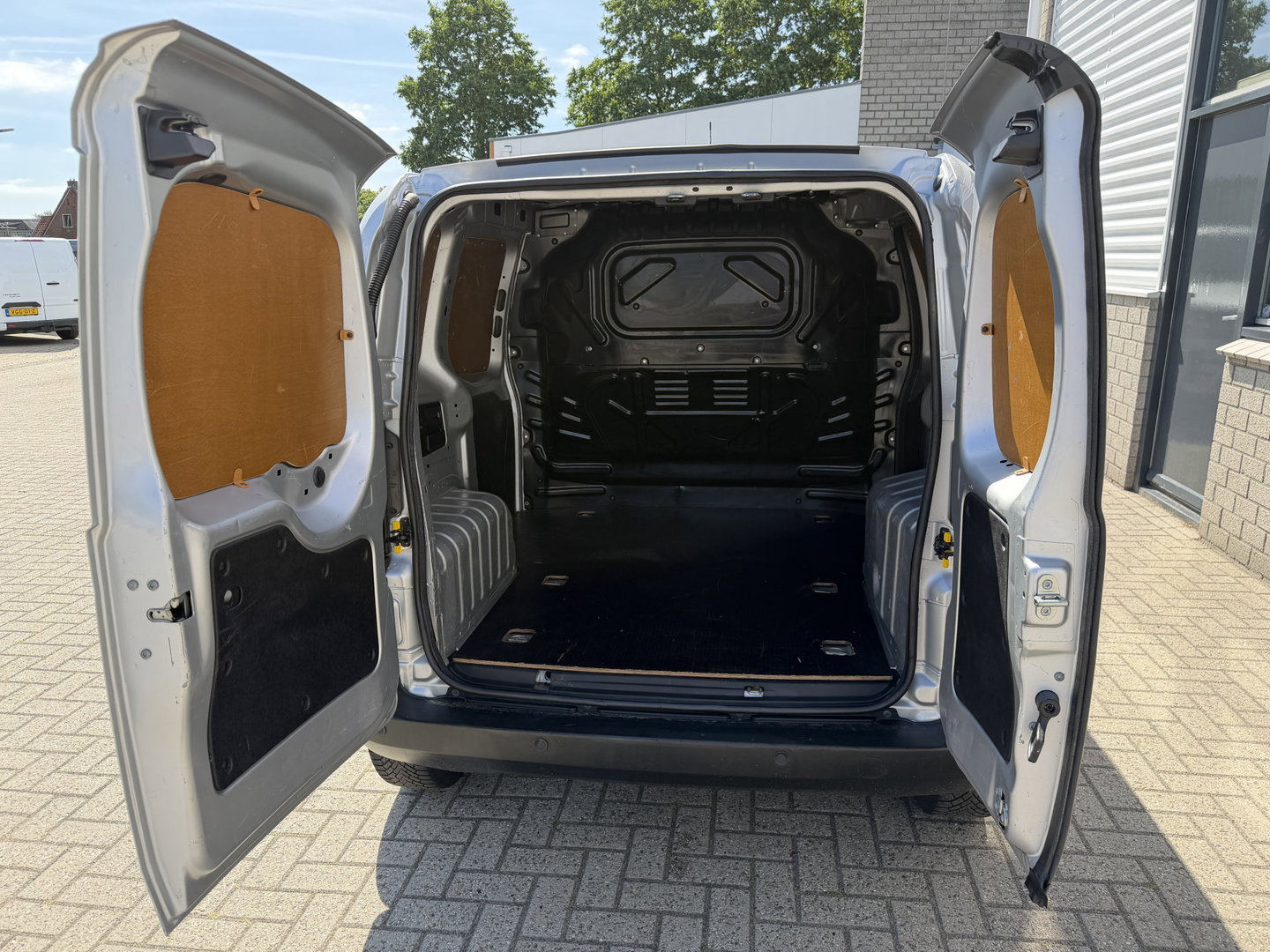 Fiat Fiorino 1.3 MJ Adventure / vaste prijs rijklaar € 9.950 ex btw / lease vanaf € 168 / euro 6 / bpm vrij / zilver metallic / airco / cruise / navi / schuifdeur / pdc achter !