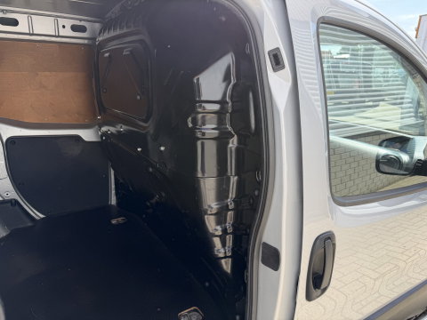 Fiat Fiorino 1.3 MJ Adventure / vaste prijs rijklaar € 9.950 ex btw / lease vanaf € 168 / euro 6 / bpm vrij / zilver metallic / airco / cruise / navi / schuifdeur / pdc achter !