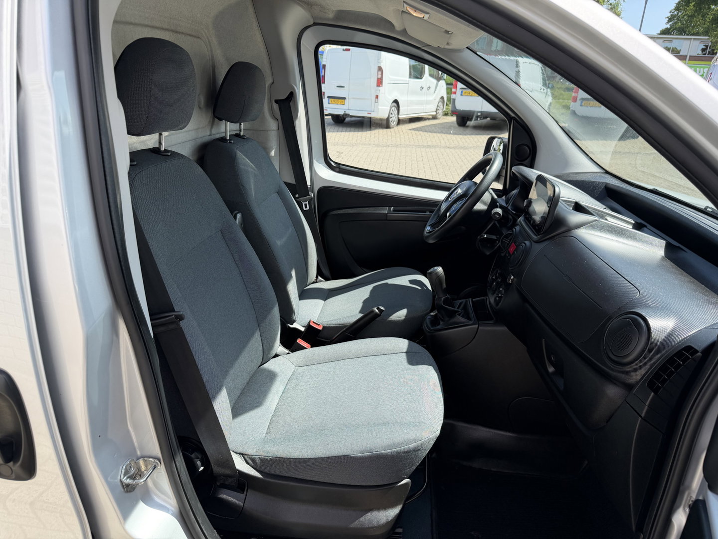 Fiat Fiorino 1.3 MJ Adventure / vaste prijs rijklaar € 9.950 ex btw / lease vanaf € 168 / euro 6 / bpm vrij / zilver metallic / airco / cruise / navi / schuifdeur / pdc achter !