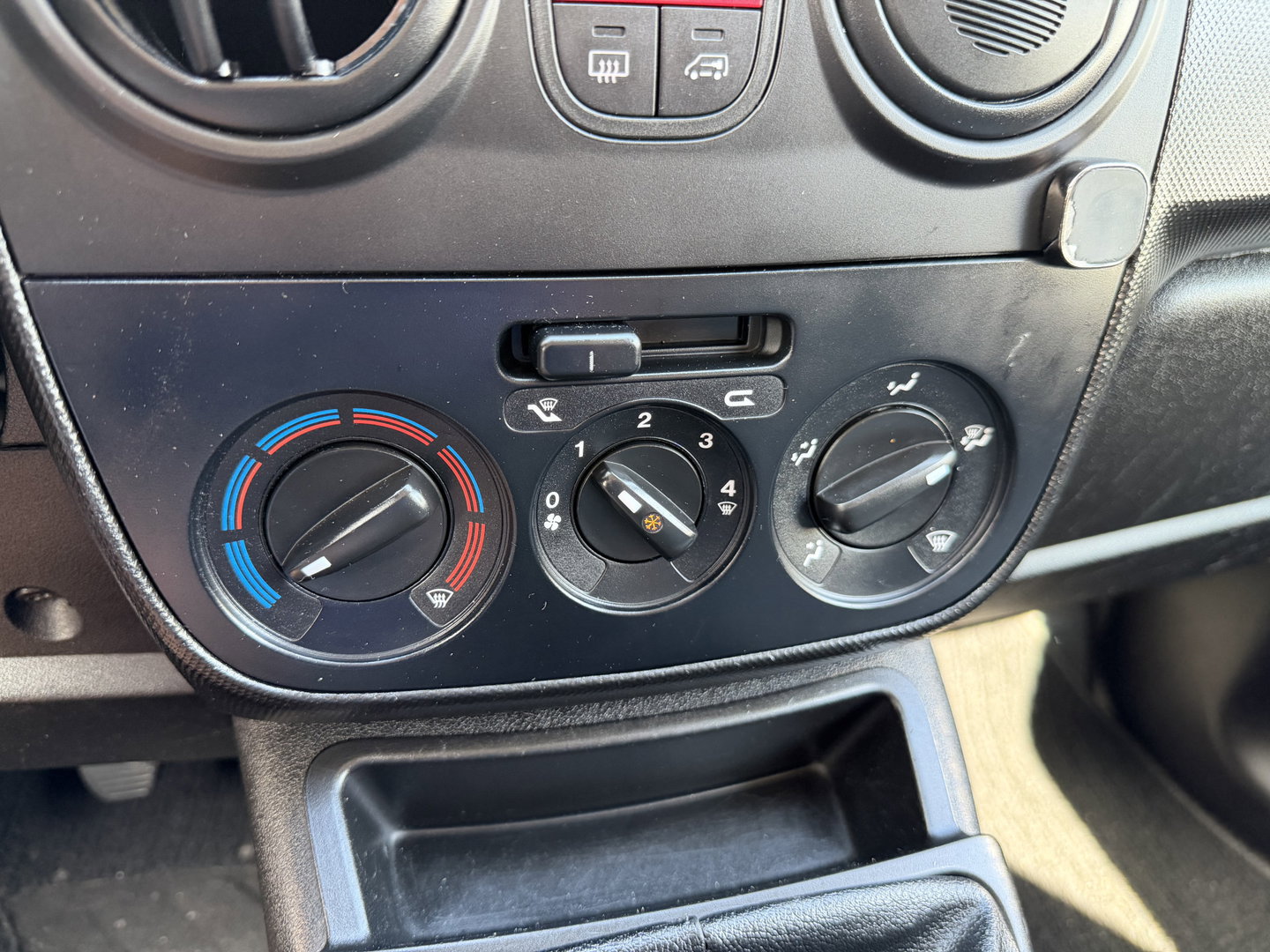 Fiat Fiorino 1.3 MJ Adventure / vaste prijs rijklaar € 9.950 ex btw / lease vanaf € 168 / euro 6 / bpm vrij / zilver metallic / airco / cruise / navi / schuifdeur / pdc achter !