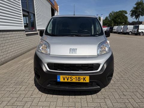 Fiat Fiorino 1.3 MJ Adventure / vaste prijs rijklaar € 9.950 ex btw / lease vanaf € 168 / euro 6 / bpm vrij / zilver metallic / airco / cruise / navi / schuifdeur / pdc achter !