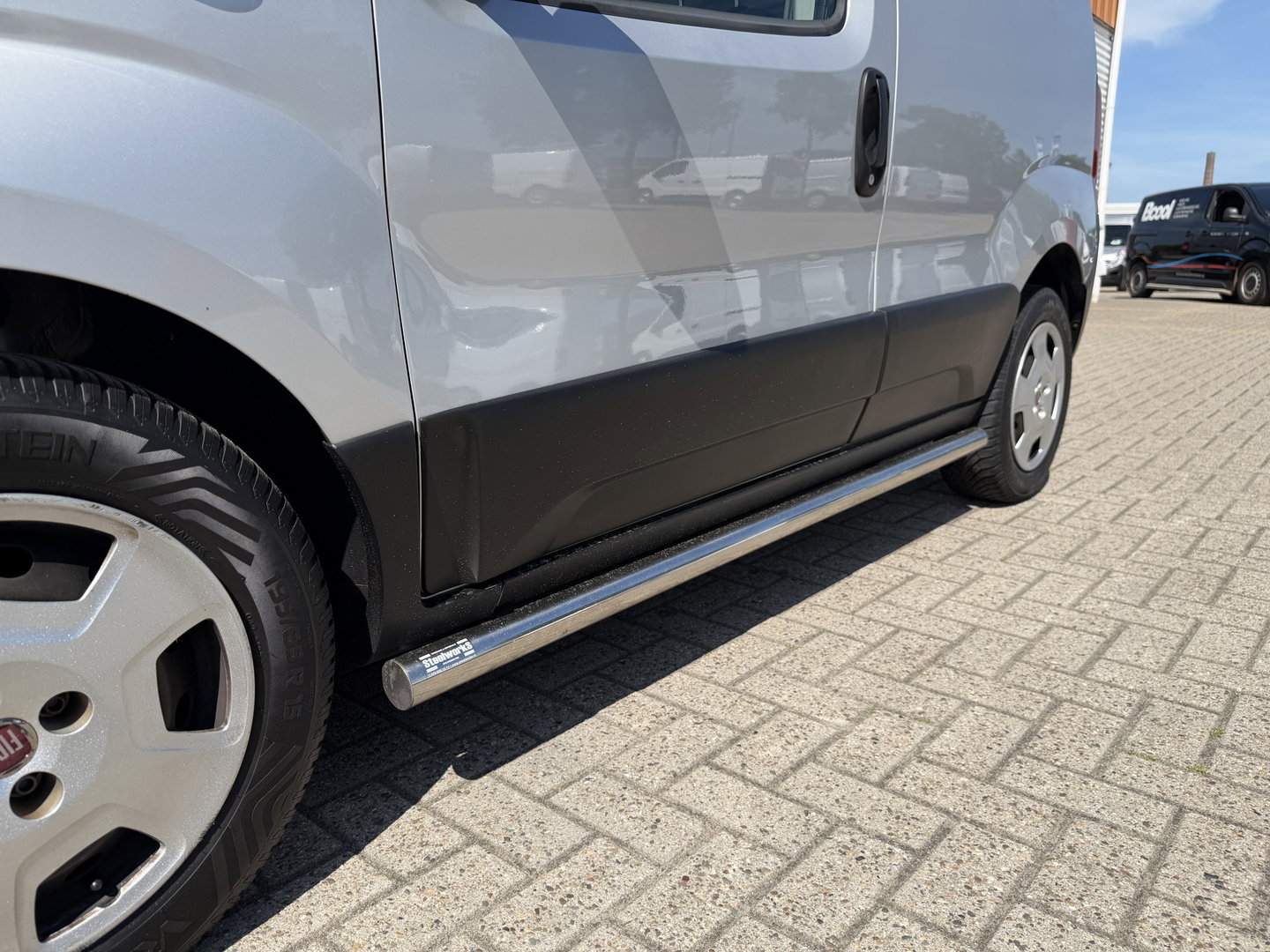 Fiat Fiorino 1.3 MJ Adventure / vaste prijs rijklaar € 9.950 ex btw / lease vanaf € 168 / euro 6 / bpm vrij / zilver metallic / airco / cruise / navi / schuifdeur / pdc achter !