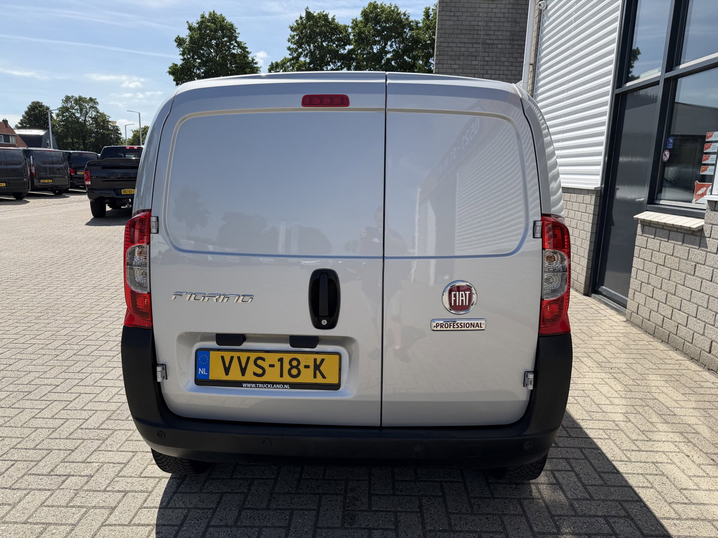 Fiat Fiorino 1.3 MJ Adventure / vaste prijs rijklaar € 9.950 ex btw / lease vanaf € 168 / euro 6 / bpm vrij / zilver metallic / airco / cruise / navi / schuifdeur / pdc achter !