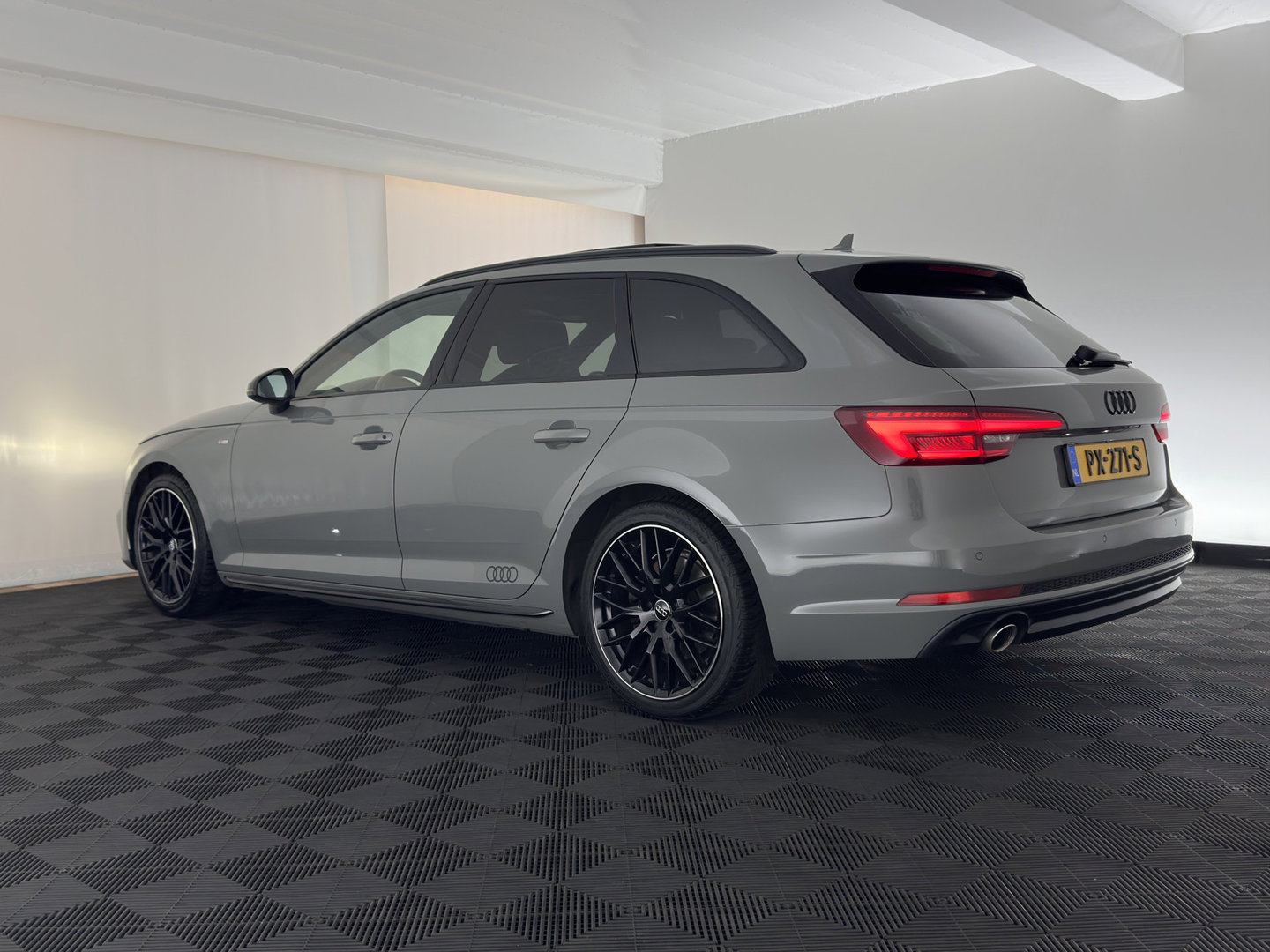 Audi A4 Avant 2.0 TDI S-Line Sport Black Edition Aut. *PANO | LEATHER | FULL-LED | HEATED-SPORTSEATS | AUDI-SOUND | DIGI-COCKPIT | KEYLESS | NAVI-FULLMAP | PDC | AMBIENTLIGHT | CRUISE  | 18"ALU*