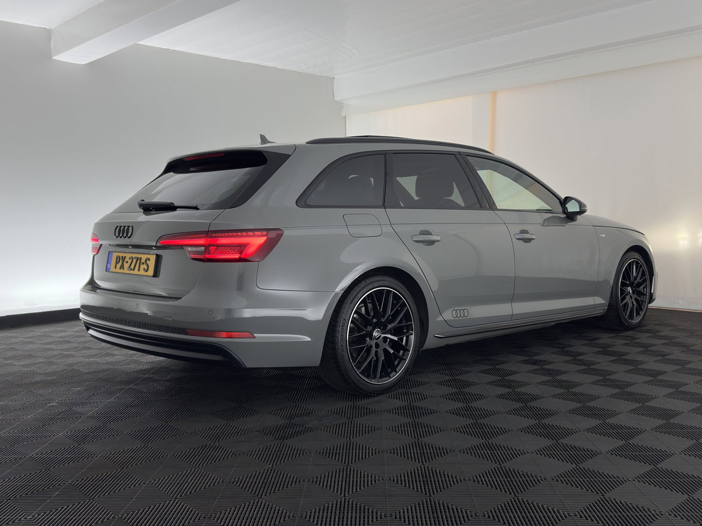Audi A4 Avant 2.0 TDI S-Line Sport Black Edition Aut. *PANO | LEATHER | FULL-LED | HEATED-SPORTSEATS | AUDI-SOUND | DIGI-COCKPIT | KEYLESS | NAVI-FULLMAP | PDC | AMBIENTLIGHT | CRUISE  | 18"ALU*