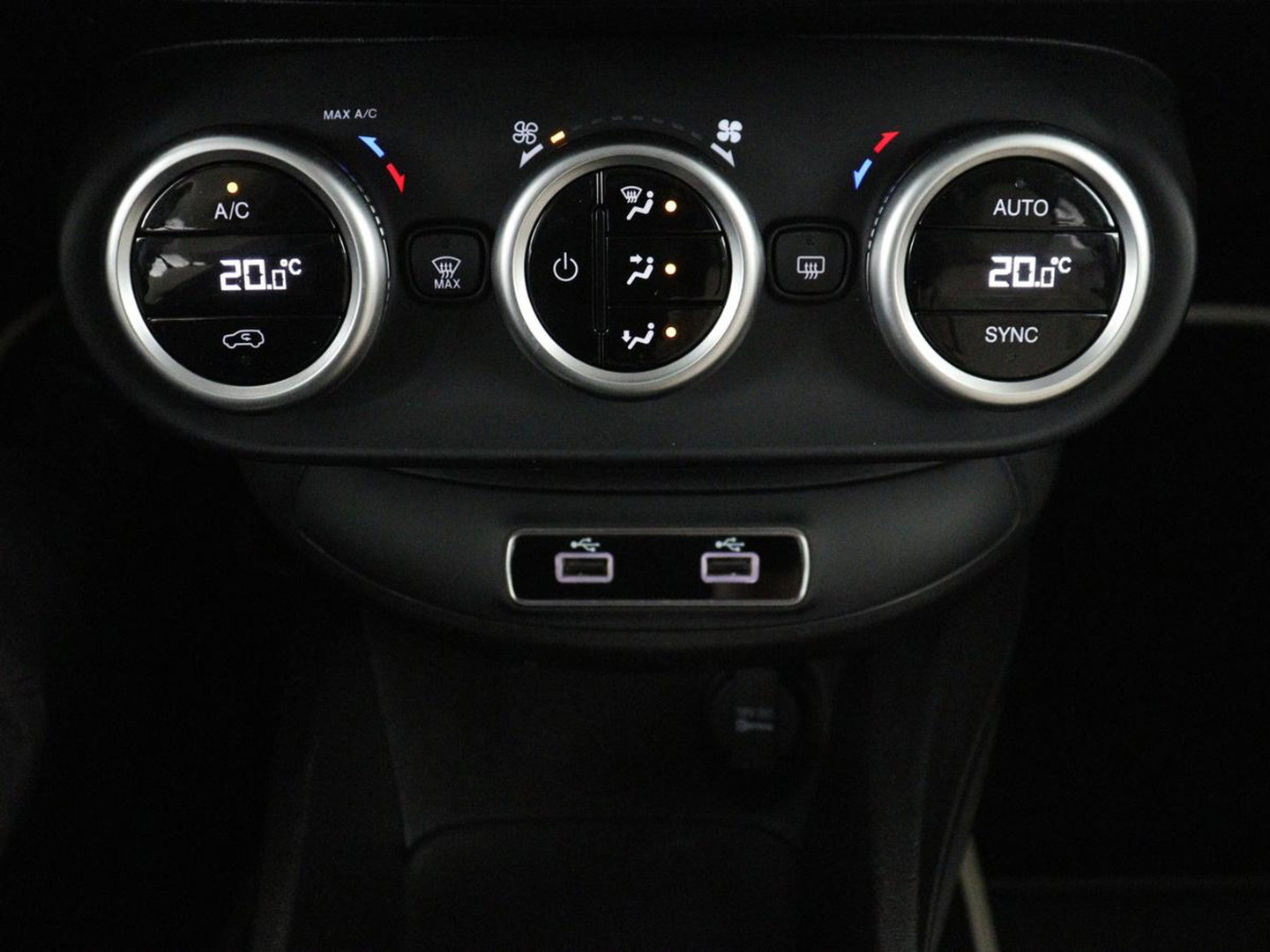 Fiat 500X 1.3 FireFly Turbo 150 Connect Yacht Club Capri Yacht Club Capri | Carplay | Open-schuifkanteldak | LED | LEER | Automaat | Camera | Navigatie | DAB | LM |Climate control | Cruise control
