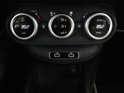 Fiat 500X 1.3 FireFly Turbo 150 Connect Yacht Club Capri Yacht Club Capri | Carplay | Open-schuifkanteldak | LED | LEER | Automaat | Camera | Navigatie | DAB | LM |Climate control | Cruise control