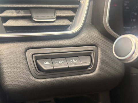 Renault Clio 1.0 TCe Intens 5-Drs. Navigatie Full-led 16'lmv 24 Maanden garantie* (Vraag naar de voorwaarden)
