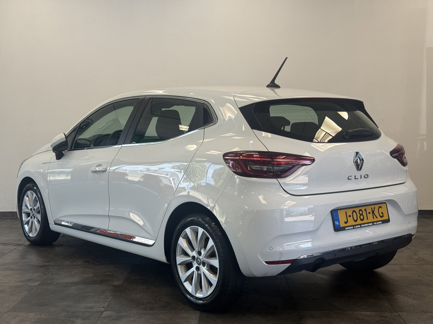 Renault Clio 1.0 TCe Intens 5-Drs. Navigatie Full-led 16'lmv 24 Maanden garantie* (Vraag naar de voorwaarden)