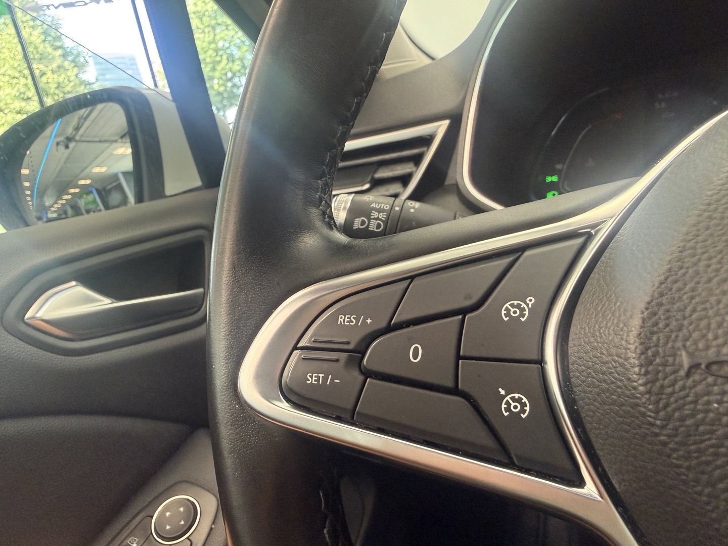 Renault Clio 1.0 TCe Intens 5-Drs. Navigatie Full-led 16'lmv 24 Maanden garantie* (Vraag naar de voorwaarden)