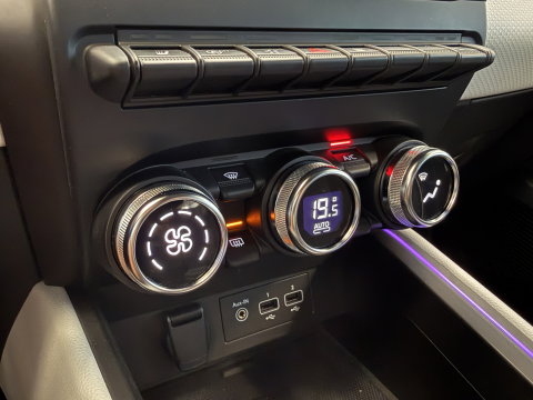 Renault Clio 1.0 TCe 90 Techno Voorstoelen verwarmd Achteruitrij Camera 24 Maanden garantie* (Vraag naar de voorwaarden)