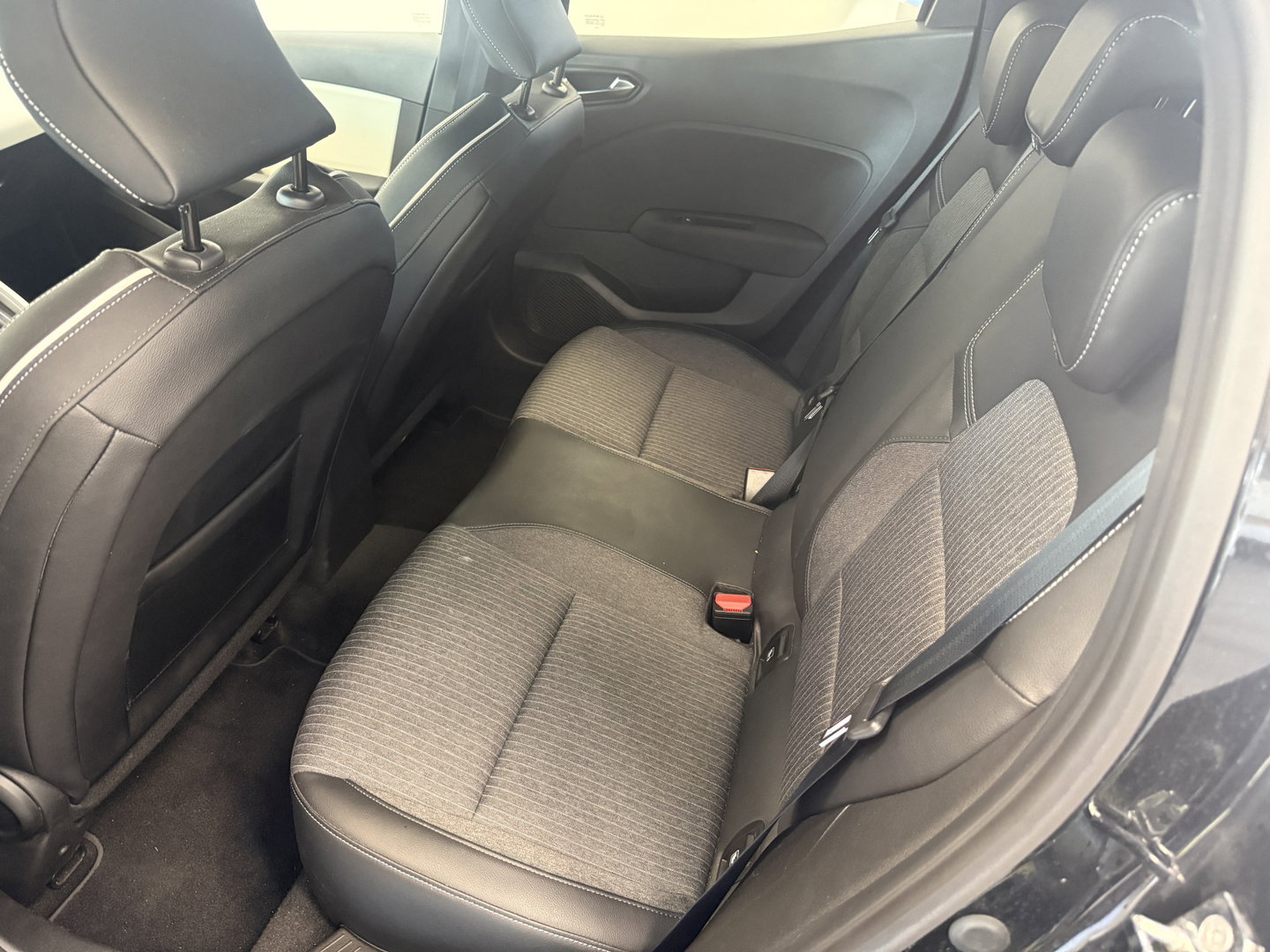 Renault Clio 1.0 TCe 90 Techno Voorstoelen verwarmd Achteruitrij Camera 24 Maanden garantie* (Vraag naar de voorwaarden)