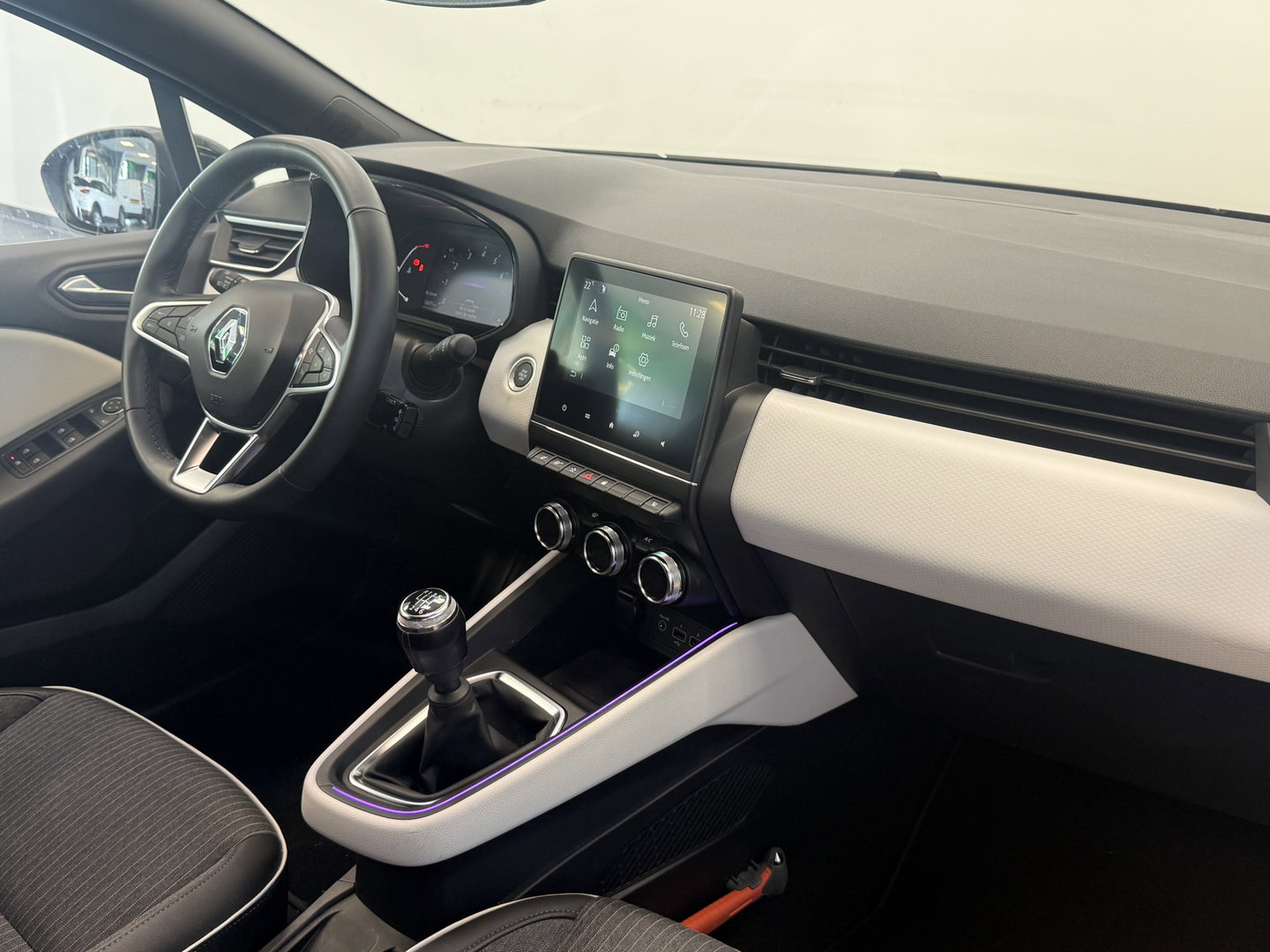 Renault Clio 1.0 TCe 90 Techno Voorstoelen verwarmd Achteruitrij Camera 24 Maanden garantie* (Vraag naar de voorwaarden)