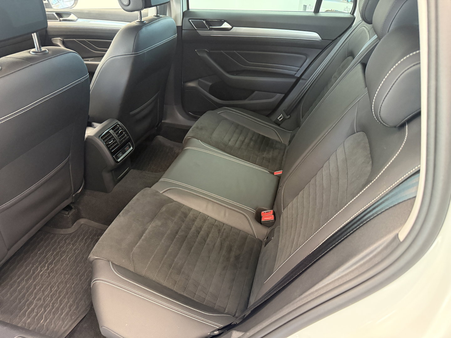 Volkswagen Passat Variant 1.4 TSI PHEV GTE Business Stand kachel Trekhaak webklapbaar Stuurwielverwarming 24 Maanden garantie* (Vraag naar de voorwaarden)
