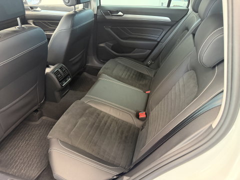 Volkswagen Passat Variant 1.4 TSI PHEV GTE Business Stand kachel Trekhaak webklapbaar Stuurwielverwarming 24 Maanden garantie* (Vraag naar de voorwaarden)