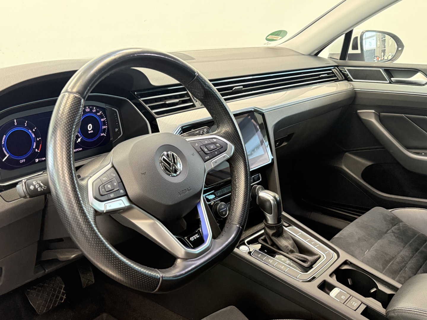 Volkswagen Passat Variant 1.4 TSI PHEV GTE Business Stand kachel Trekhaak webklapbaar Stuurwielverwarming 24 Maanden garantie* (Vraag naar de voorwaarden)