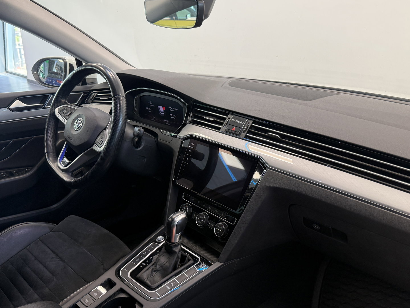 Volkswagen Passat Variant 1.4 TSI PHEV GTE Business Stand kachel Trekhaak webklapbaar Stuurwielverwarming 24 Maanden garantie* (Vraag naar de voorwaarden)