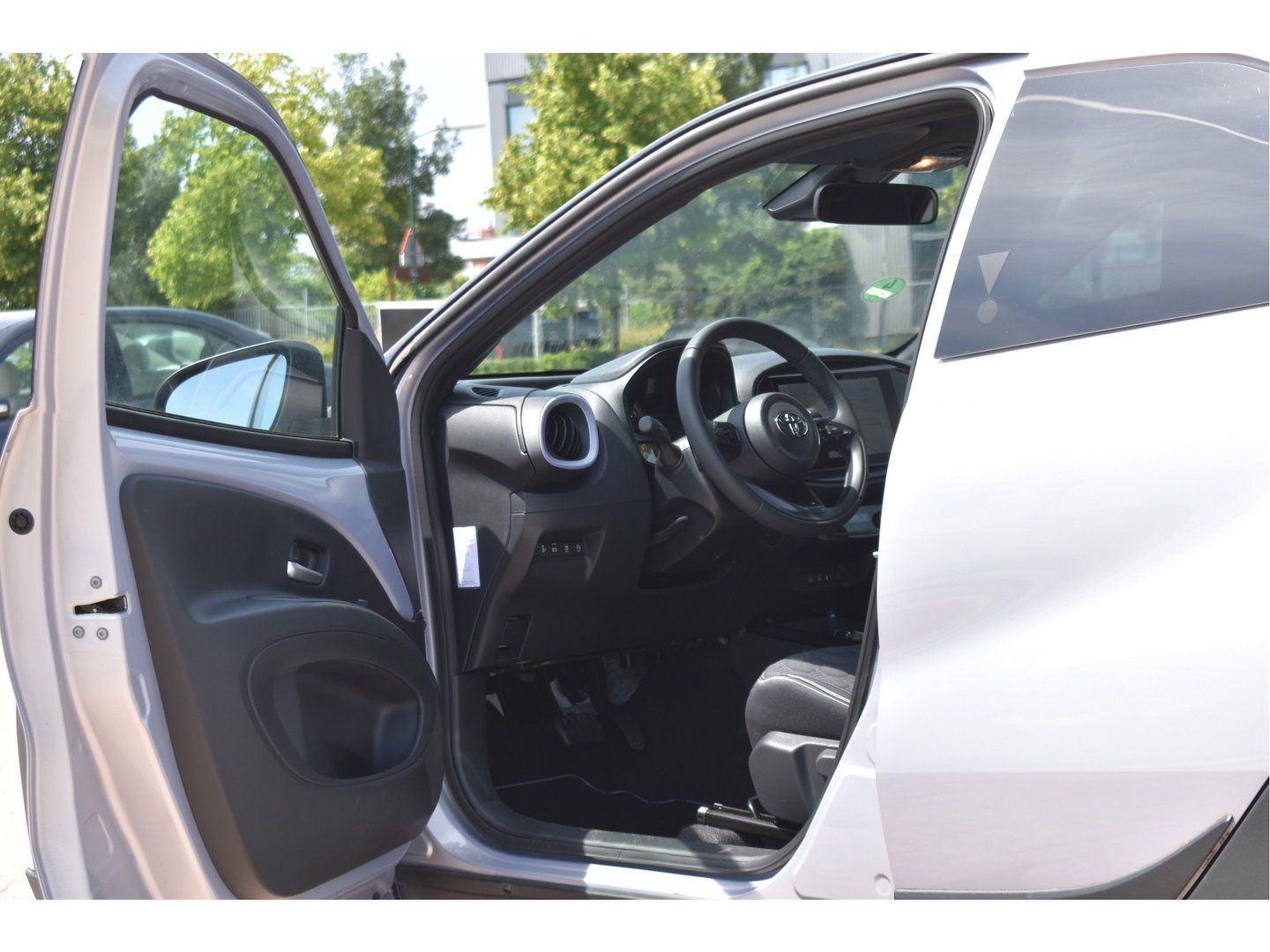 Toyota Aygo X 1.0 VVT-i S-CVT JBL Bi-Tone Jasmine SIlver | NL-Auto | Camera | Keyless | Carplay | Nav | DAB | Adapt.CC | Full LED | Fab.garantie