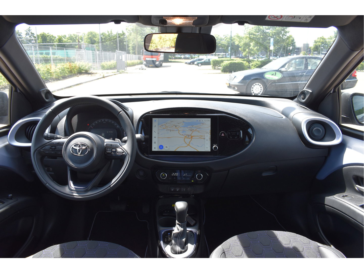 Toyota Aygo X 1.0 VVT-i S-CVT JBL Bi-Tone Jasmine SIlver | NL-Auto | Camera | Keyless | Carplay | Nav | DAB | Adapt.CC | Full LED | Fab.garantie