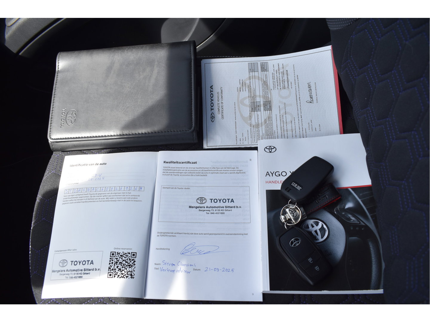 Toyota Aygo X 1.0 VVT-i S-CVT JBL Bi-Tone Jasmine SIlver | NL-Auto | Camera | Keyless | Carplay | Nav | DAB | Adapt.CC | Full LED | Fab.garantie